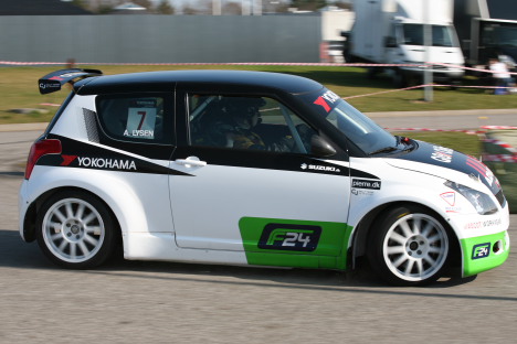 YM3 - Anders Lysen/John Madsen i deres Suzuki Swift 1600 Maxi.